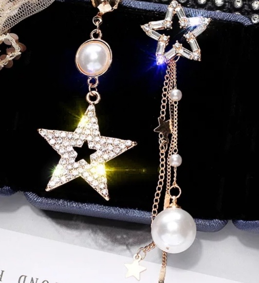 Jewelry - Asymetrical Star earrings